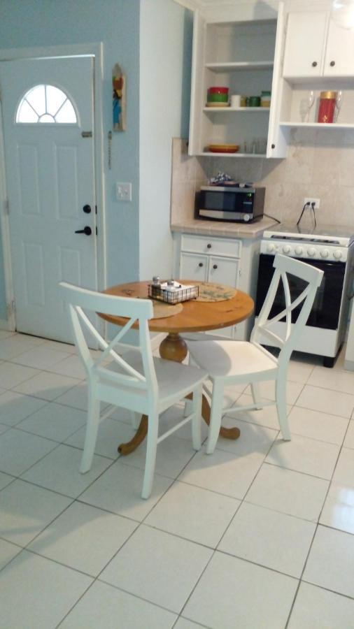 Lynn'S Cozy Cottage Nassau Ngoại thất bức ảnh